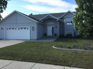 762 16th Avenue Ct W, West Fargo, ND 58078