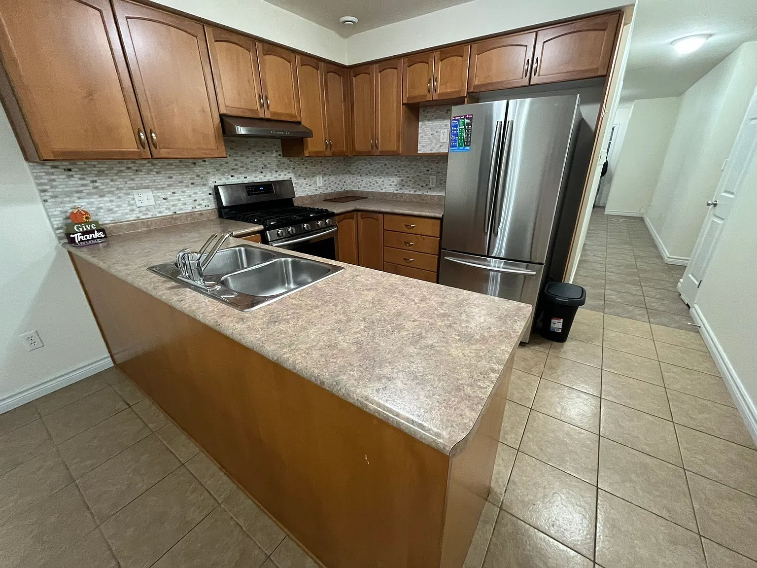 3 bed, 1100 sqft, $2,500 — Photo 4