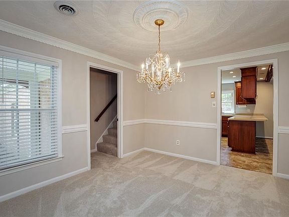 4th image of 300 Woodberry Dr