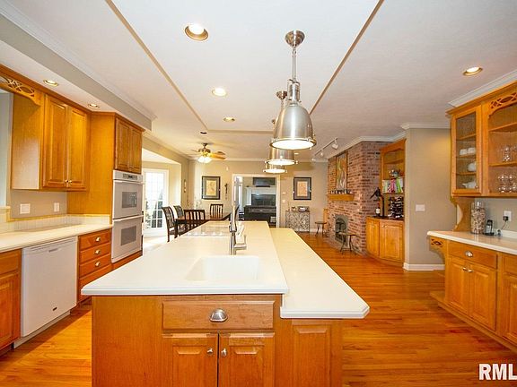 5th image of 1933 Boskydell Rd