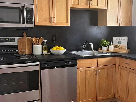 4th image of 1801 S Treasure Dr APT 427