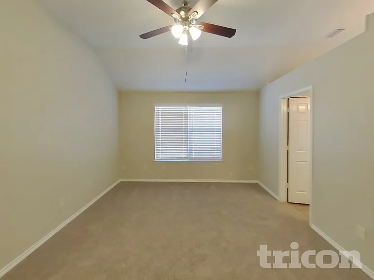 2329 Belton Dr — Photo 10