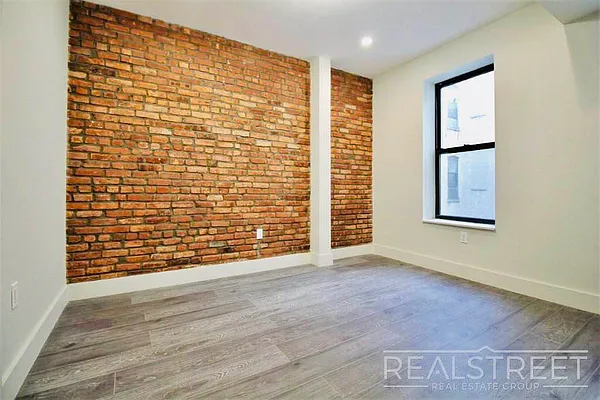 Rented by Real Street Inc | media 7