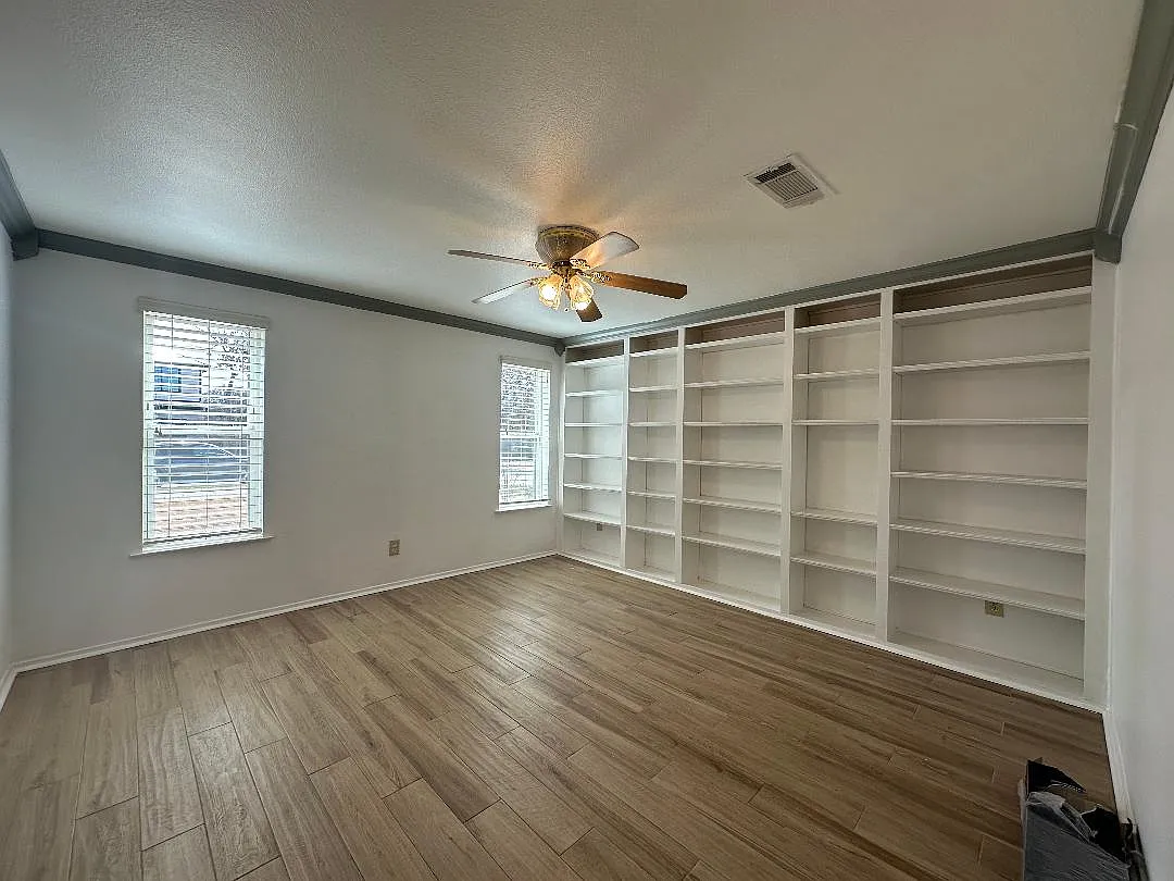 4 bed, 2339 sqft, $2,700 — Photo 4