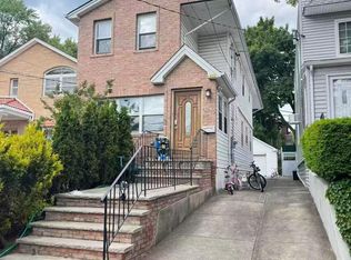4205 249th St, Little Neck, NY 11363