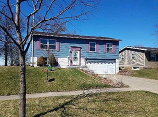 6326 1st Ave NW, Cedar Rapids, IA 52405