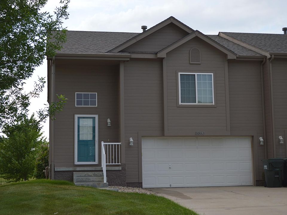 Entrance with 2 car garage