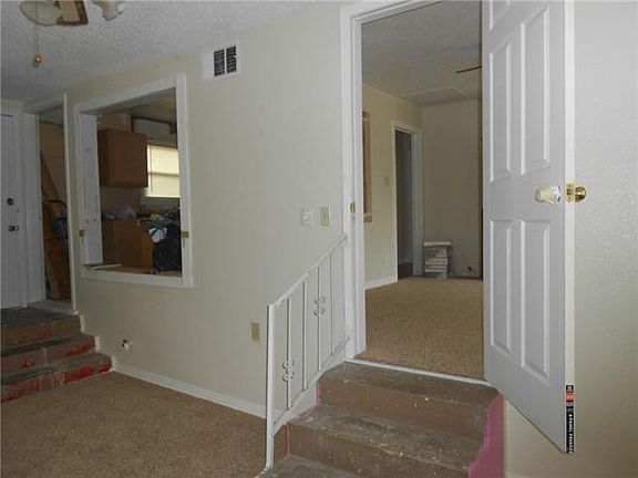 4th image of 2305 NE 36th St