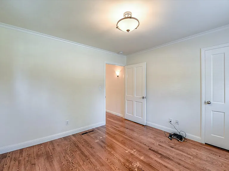 135 Wilder Ave — Photo 34
