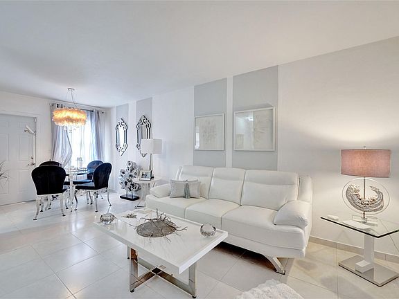 4th image of 2732 NE 32 Street