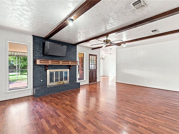 5th image of 1302 Austin Ave