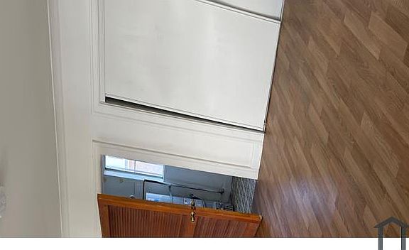 4th image of 812 N Van Ness Ave #3