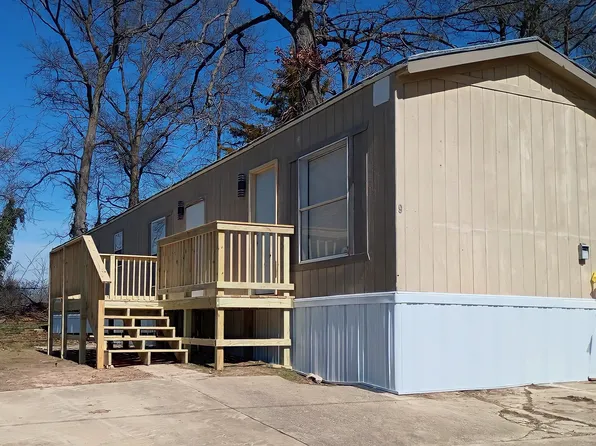 9 Deerwood Dr, Centralia, IL 62801