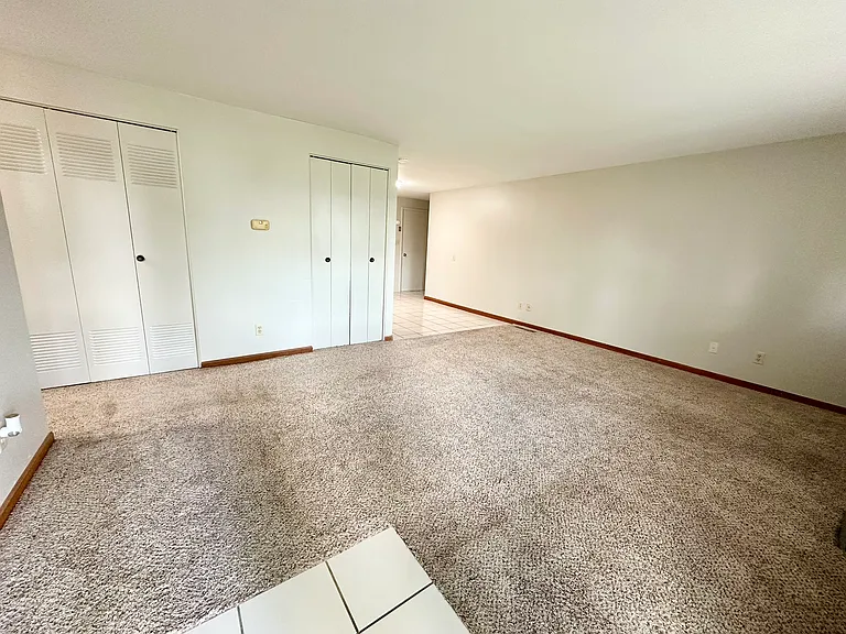 7075 Bartlett Rd — Photo 2