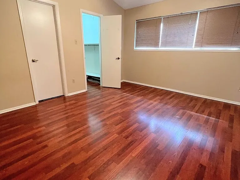 806 W 24th St #301 — Photo 5