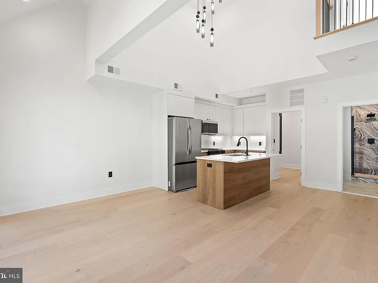 2504 41st St NW #9 — Photo 12
