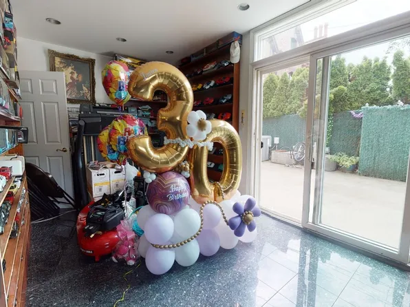 2112 Avenue L image 11 of 23