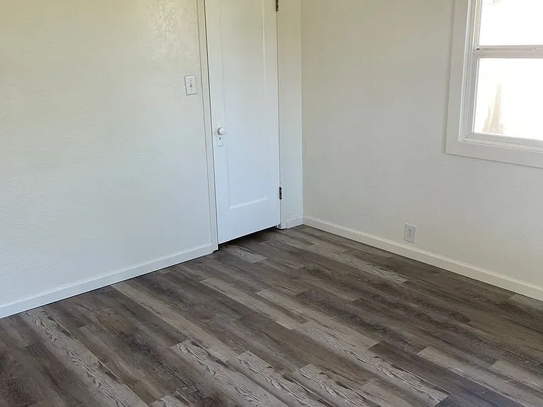 2134 White Ave — Photo 4