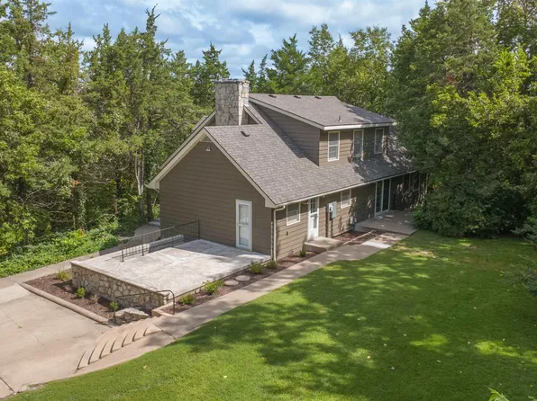 2025 College Heights Rd, Manhattan, KS 66502