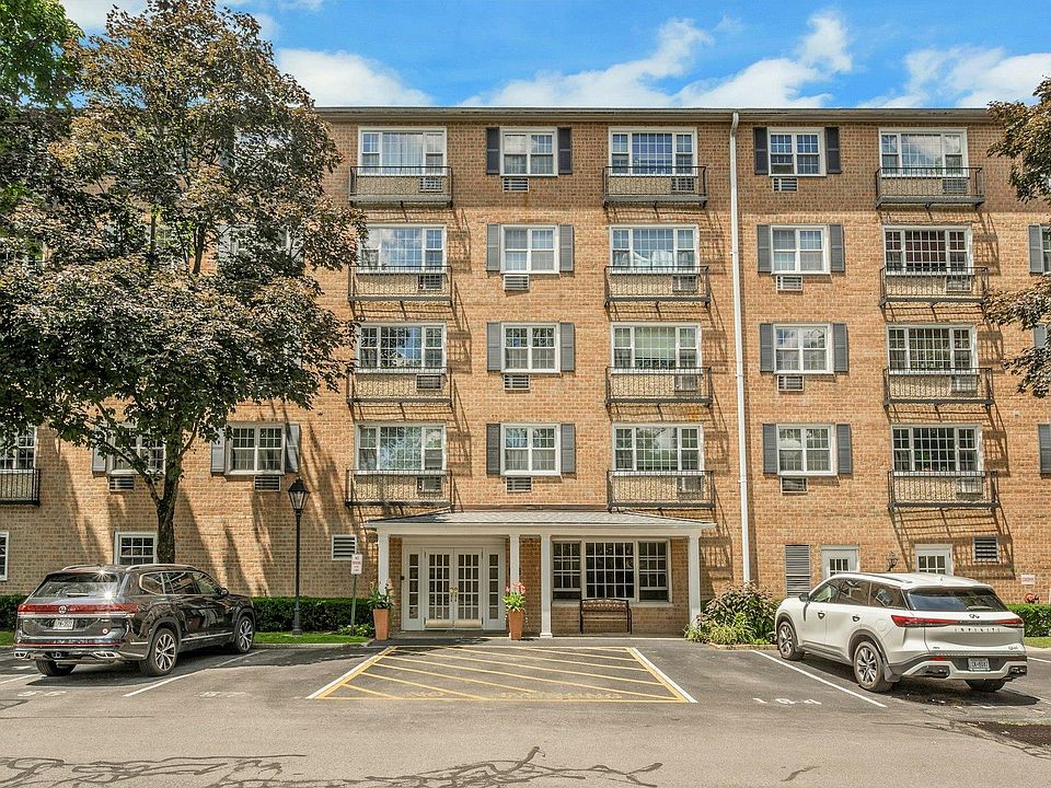 1st image of 2 Consulate Dr APT 4C