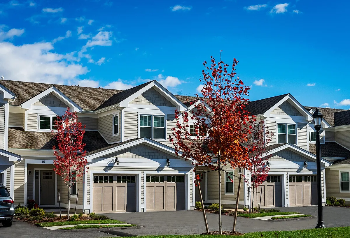 Building Photo - Townhomes at 285