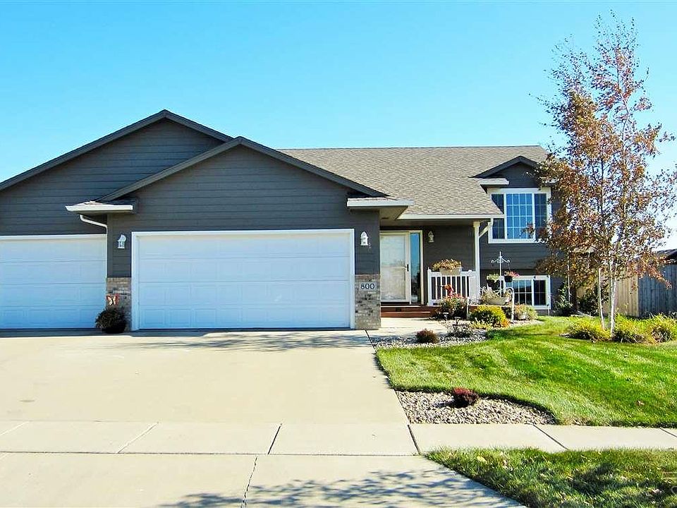 1st image of 800 Rosewood Dr