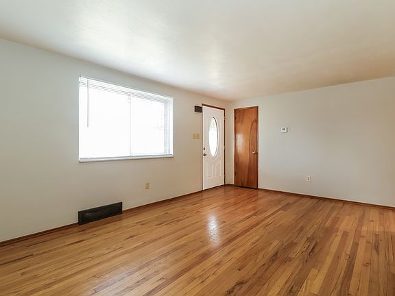 4th image of 247 Hillary Dr