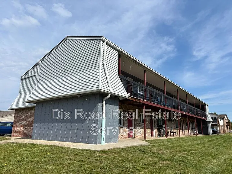414 Mars Dr #2 — Photo 1