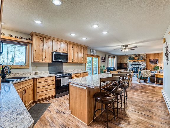 2nd image of 32061 Primrose Ln