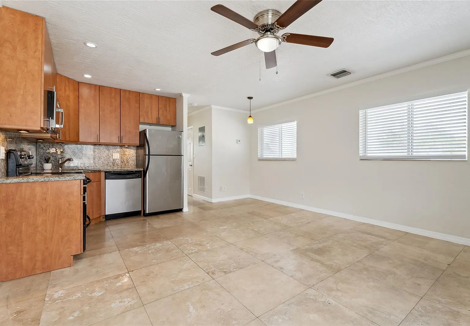 1 bed, 650 sqft, $1,699 — Photo 2