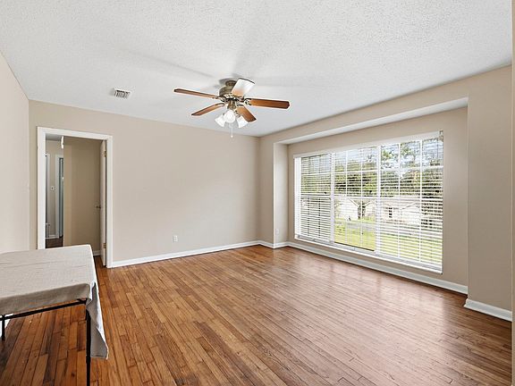 3rd image of 2119 Longview Dr