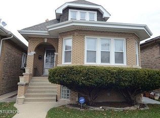 5728 W Roscoe St, Chicago, IL 60634
