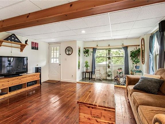 3rd image of 98 Hobson Ave