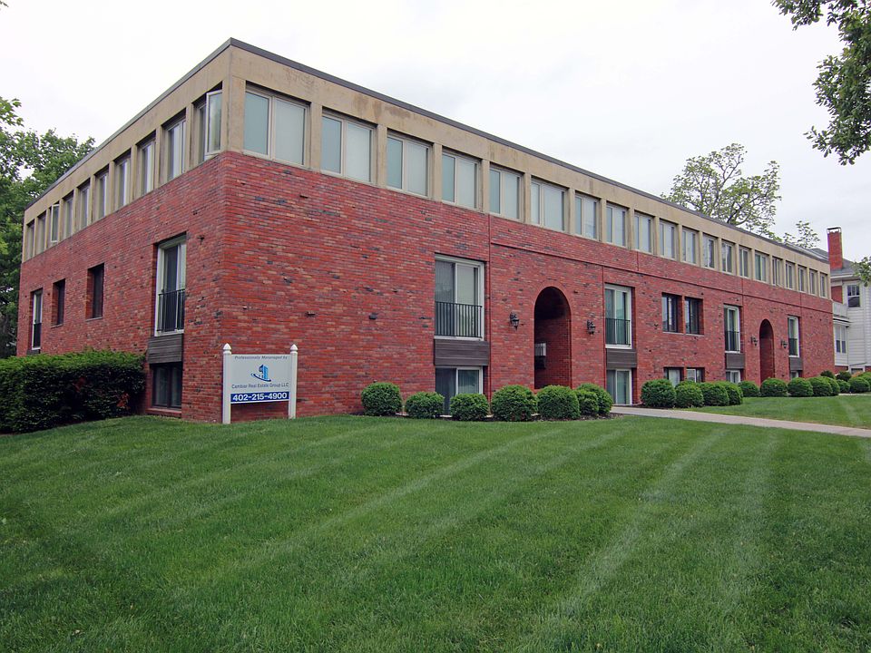 1st image of 4903 California St #1