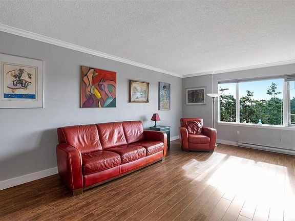 5th image of 105 Gorge Rd E #403
