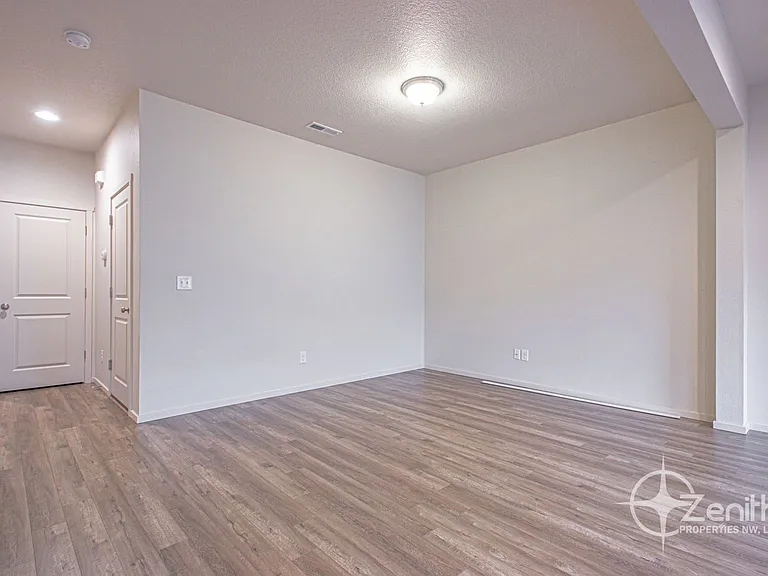 8515 NE 13th Pl — Photo 10