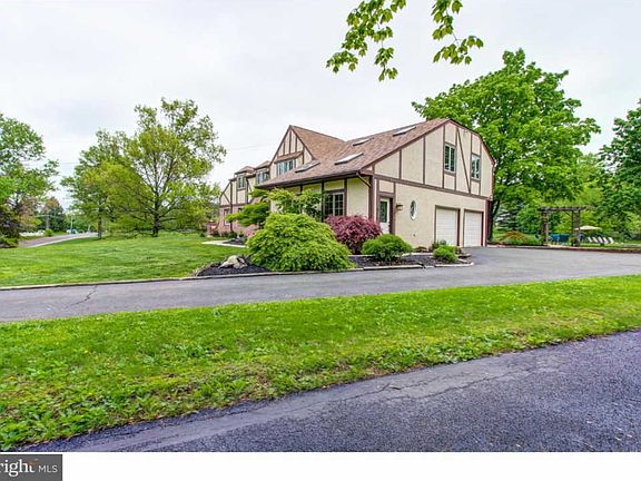 3rd image of 2451 Schlosser Rd