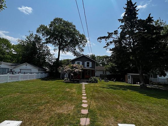 3rd image of 616 Riverside Drive
