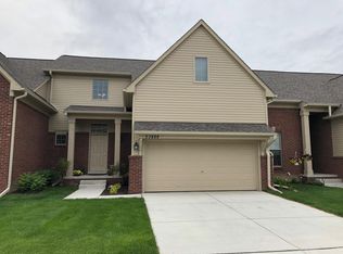 23888 White Pine St, Flat Rock, MI 48134