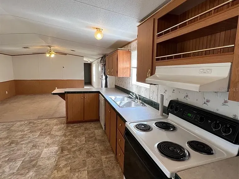 10429 Hudson Ave — Photo 3