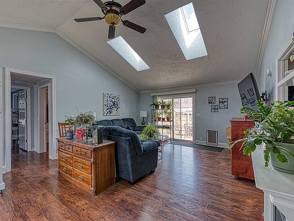 5th image of 4576 Saint Clair St