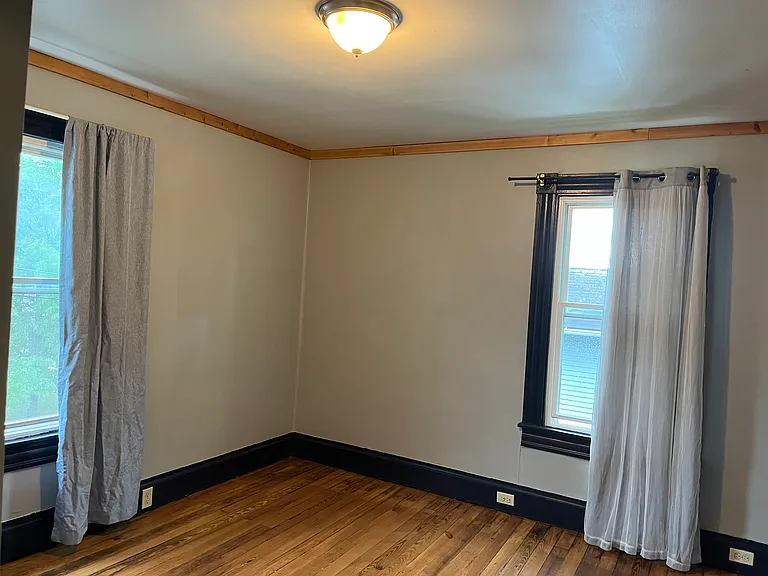 305 Russell St — Photo 10