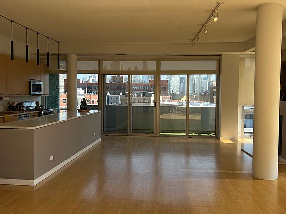 2nd image of 1035 W Huron St APT 602