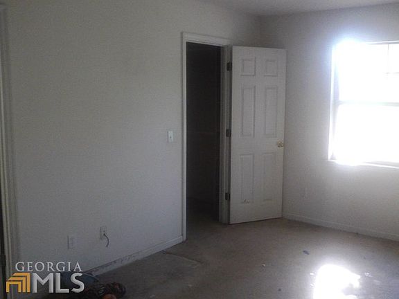 5th image of 305 W Willow Lake Dr