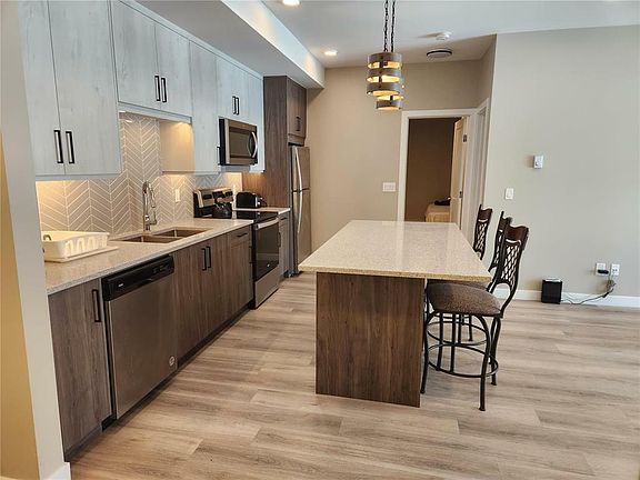 5th image of 1200 11th Ave N #201