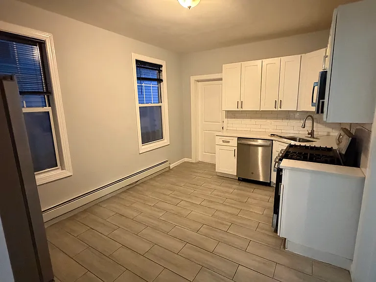 458 Livingston St #1 — Photo 6