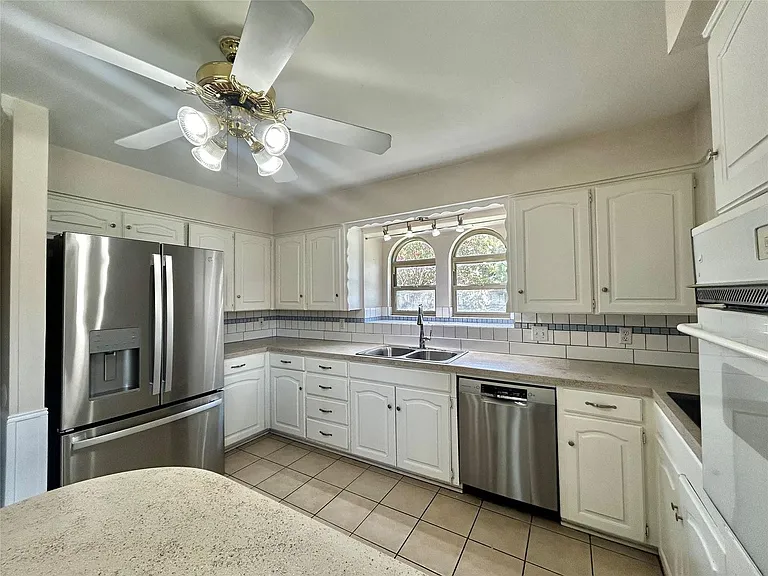 6209 Gayle Dr — Photo 8