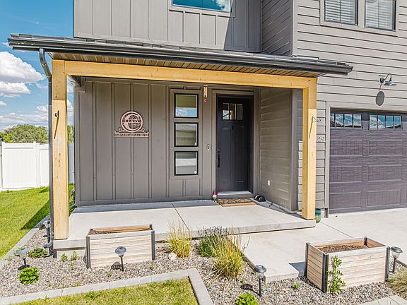 2nd image of 3129 Newcastle Cir