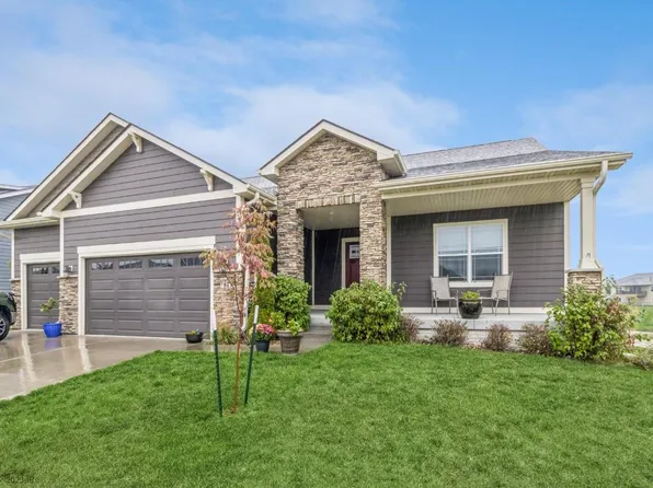 7817 NW 96th St, Johnston, IA 50131