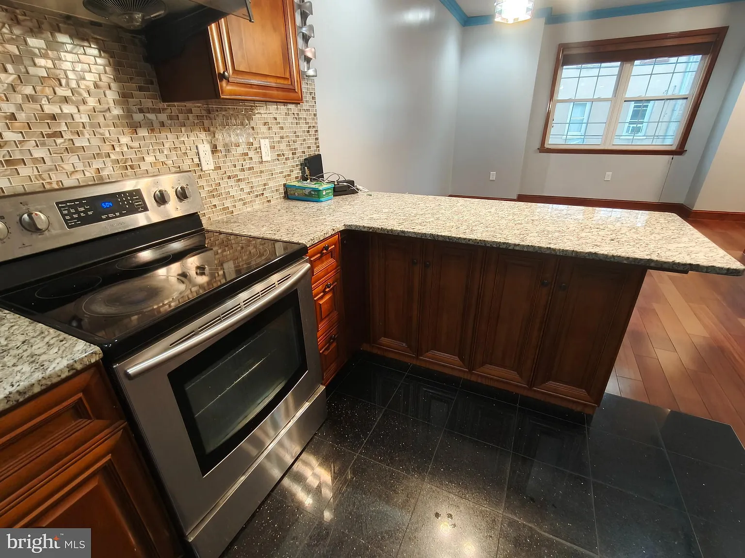 3 bed, 3.5 bath, 2124 sqft, $2,600 — Photo 4
